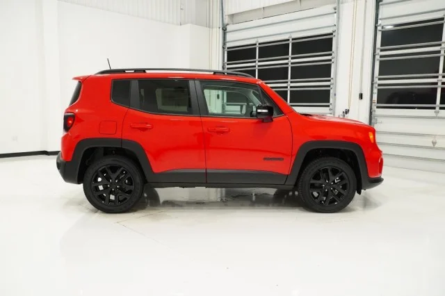 Used 2023 Colorado Red Clearcoat Jeep Altitude image 4