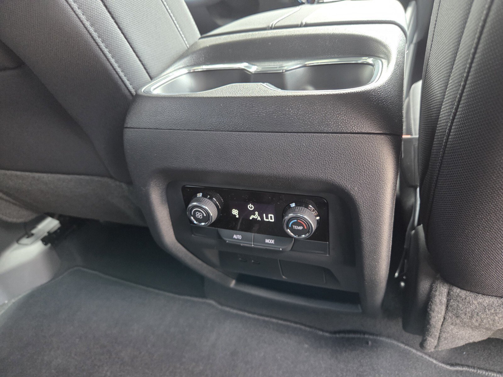 2027 Chevrolet Traverse LT - Photo 17