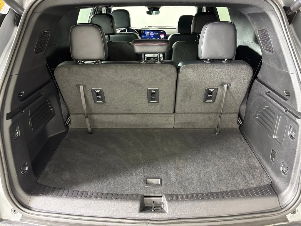 Used 2024 Gray Chevrolet Z71 image 42
