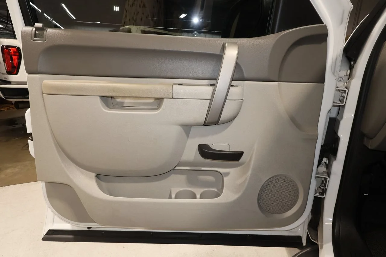 Used 2010 SUMMIT WHITE GMC Work Truck image 11