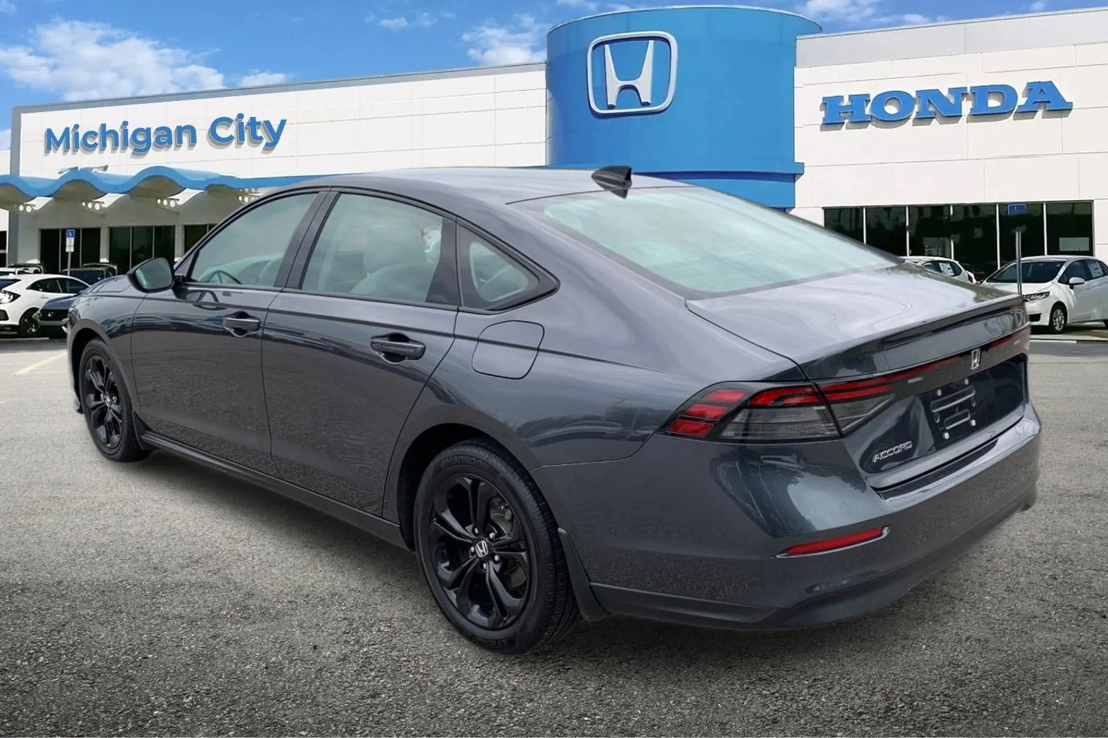 Used 2025 Gray Honda SE image 3