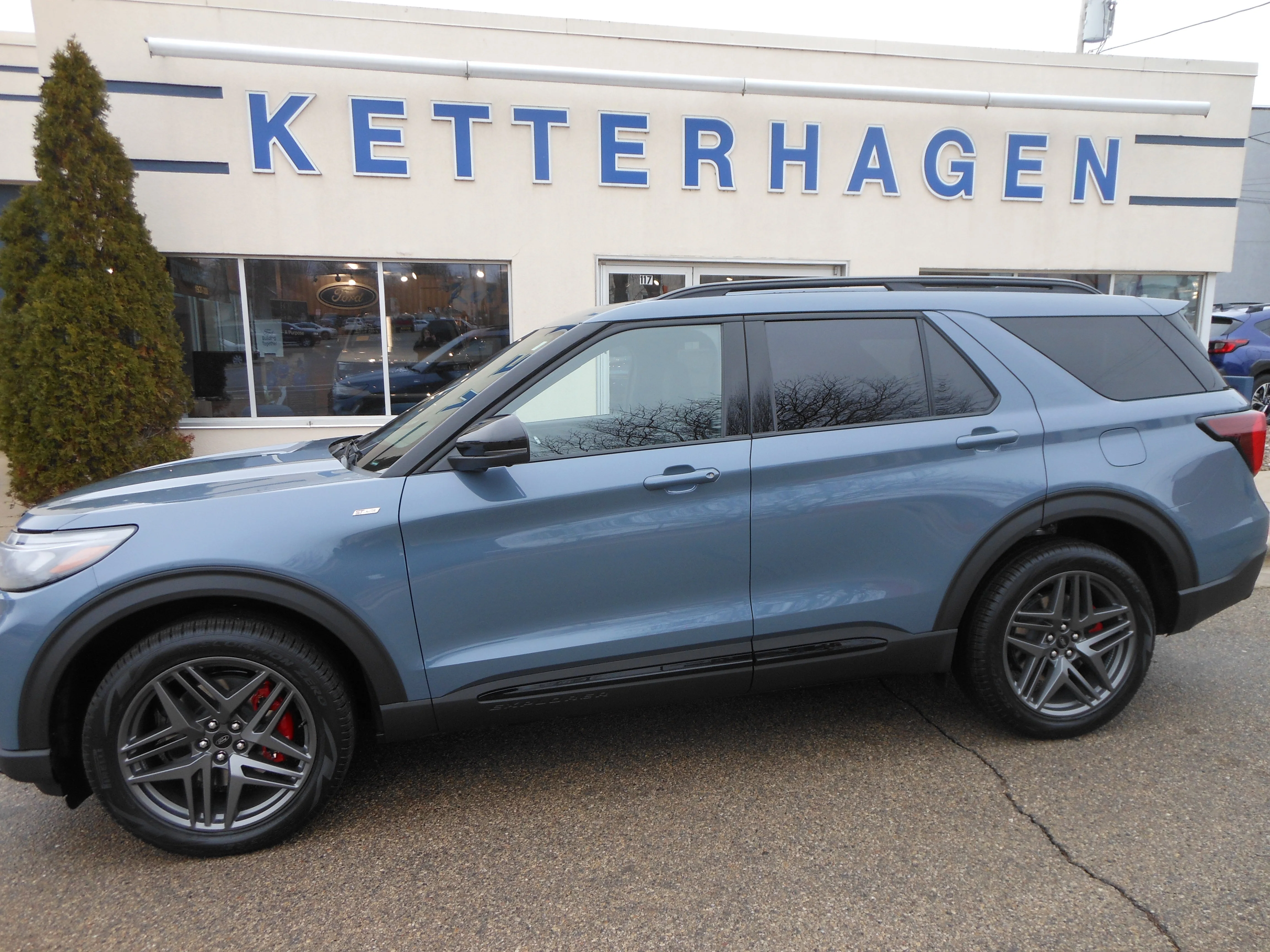 2026 Ford Explorer ST-LINE 4WD's photo