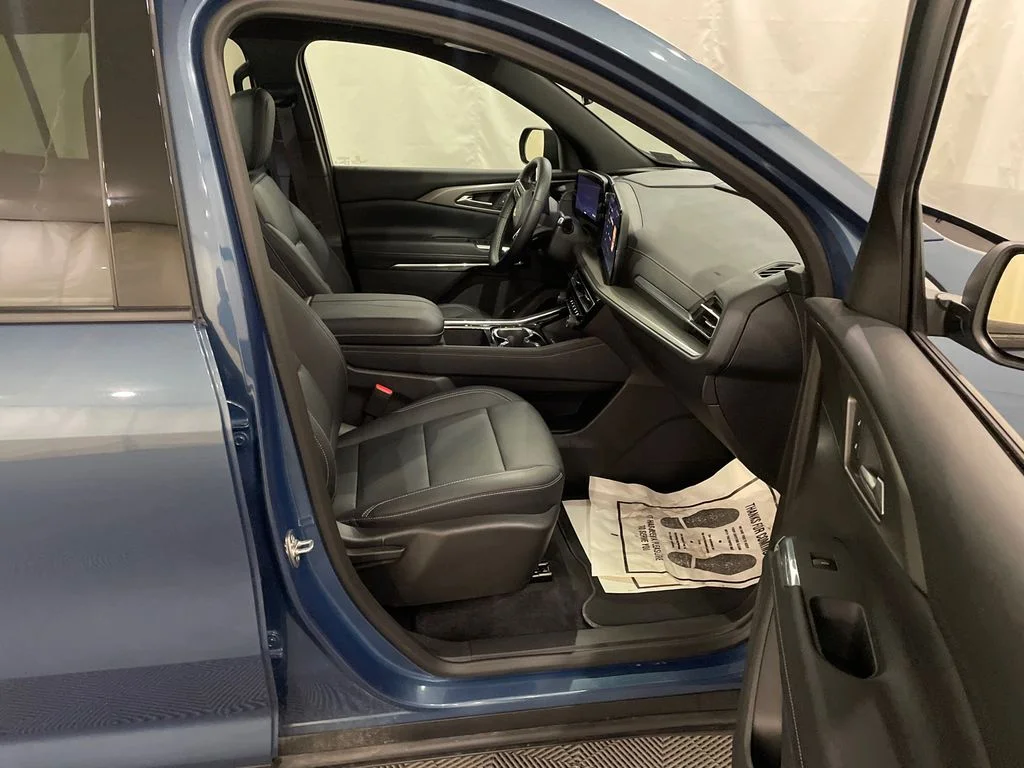 Used 2026 Lakeshore Blue Metallic Chevrolet LT image 23