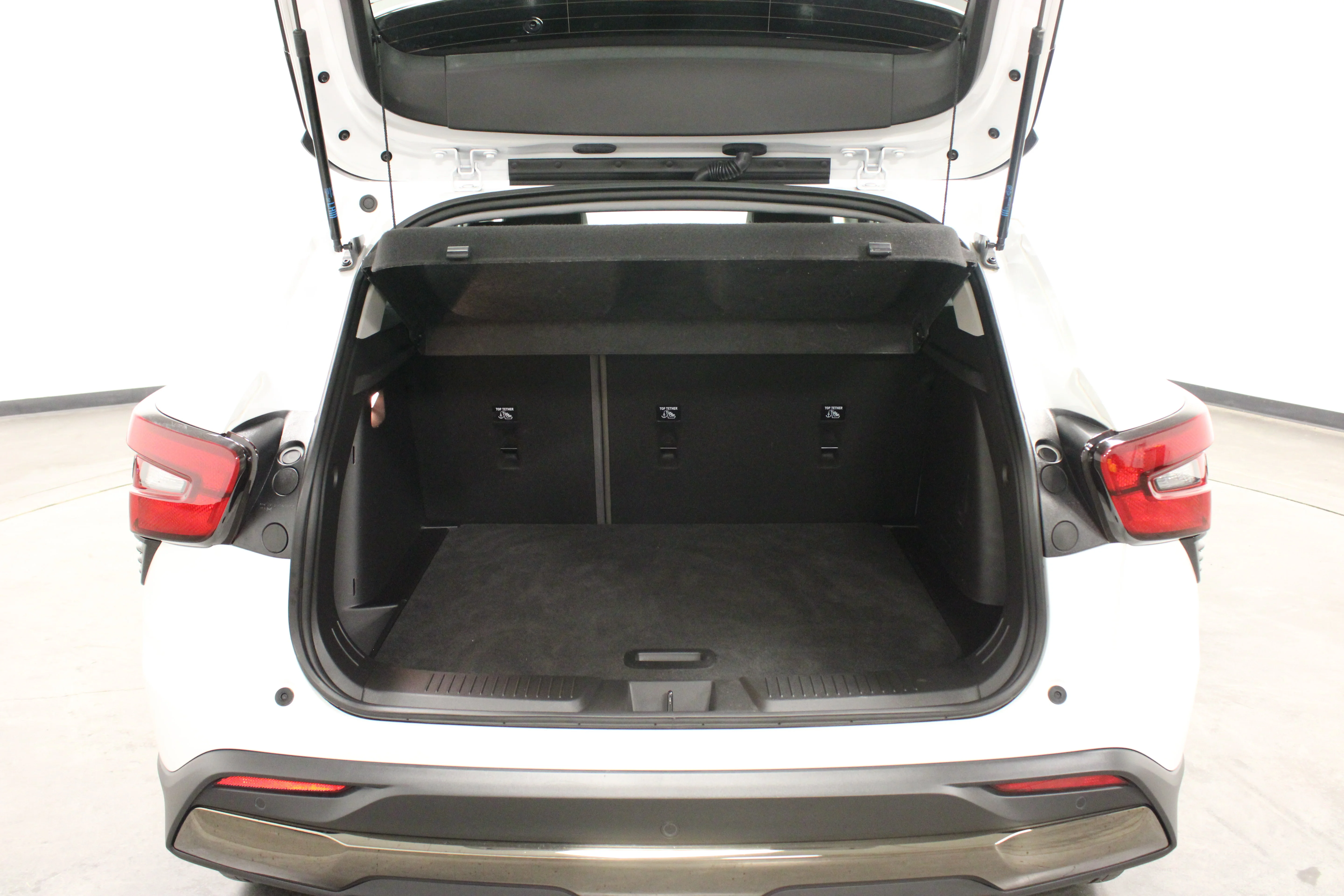 Used 2025 Summit White Chevrolet ACTIV image 12