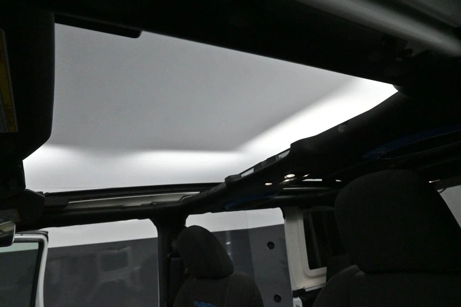 Used 2023 Bright White Clearcoat Jeep Rubicon image 28