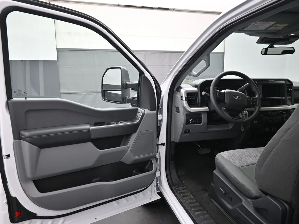 New 2026 Oxford White Ford XLT image 8