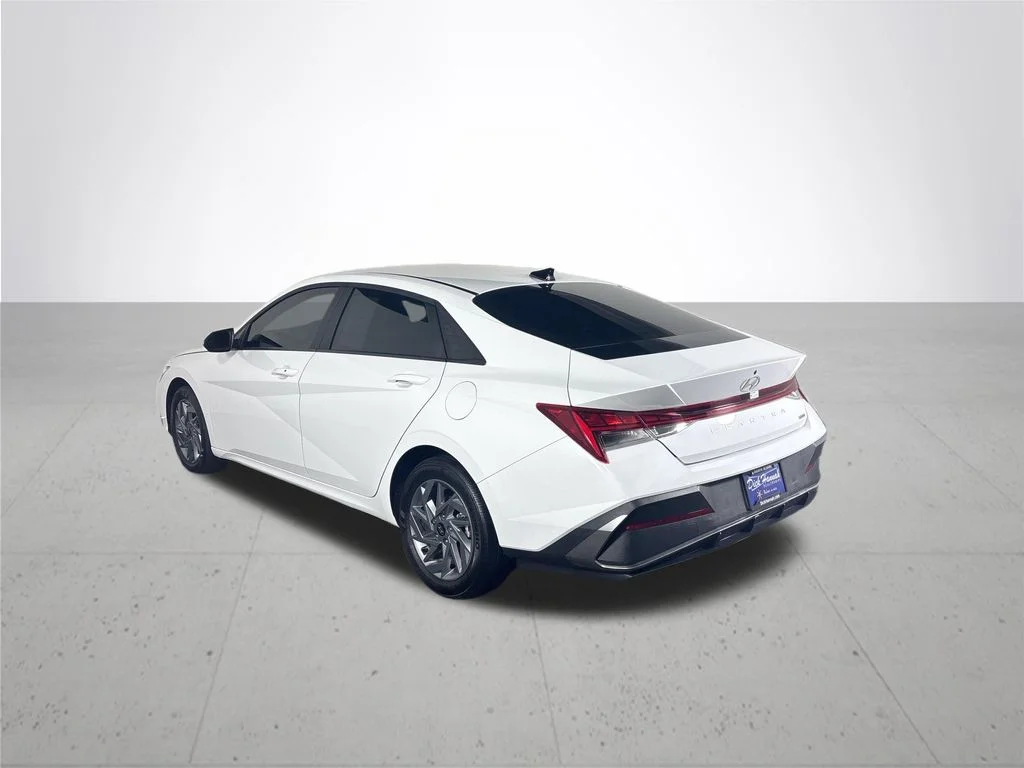 Used 2025 White Hyundai Blue image 8