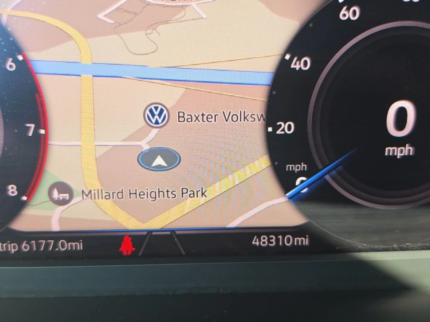 Used 2021  Volkswagen SEL image 2