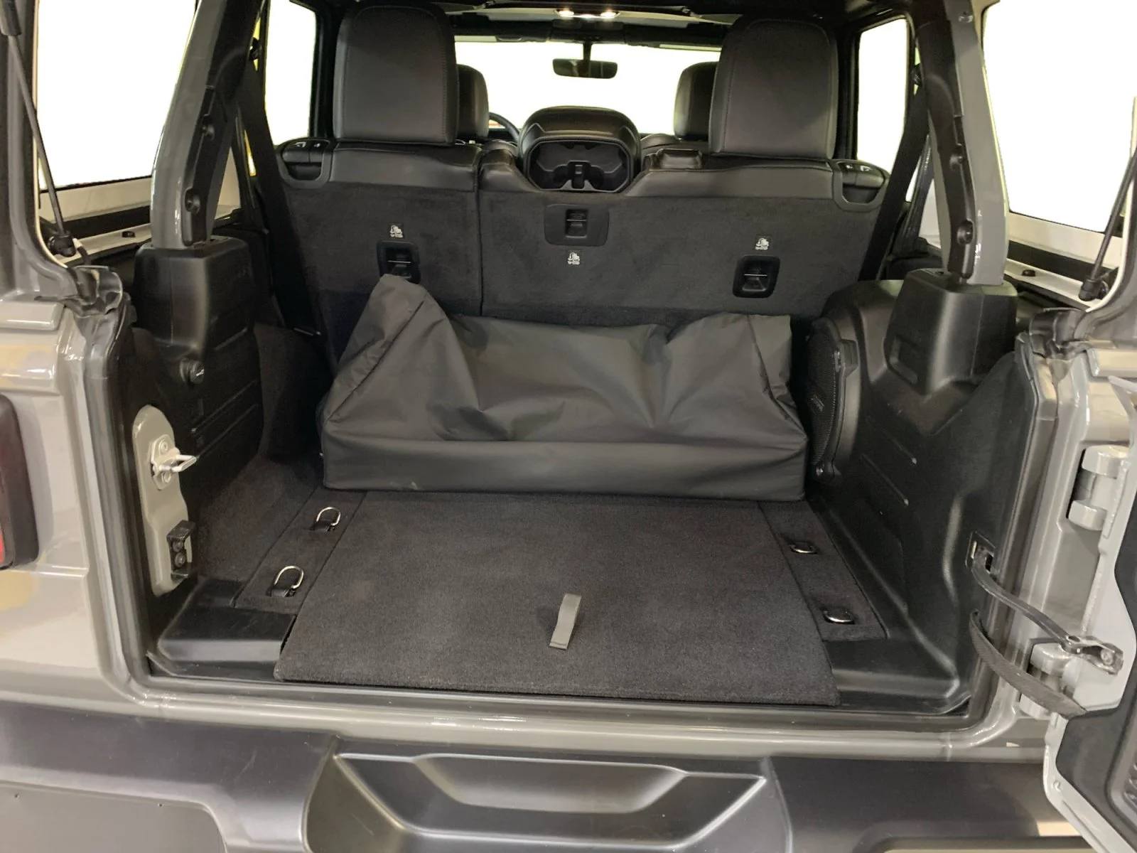 Used 2023 Sting Grey Jeep Sahara Altitude image 19