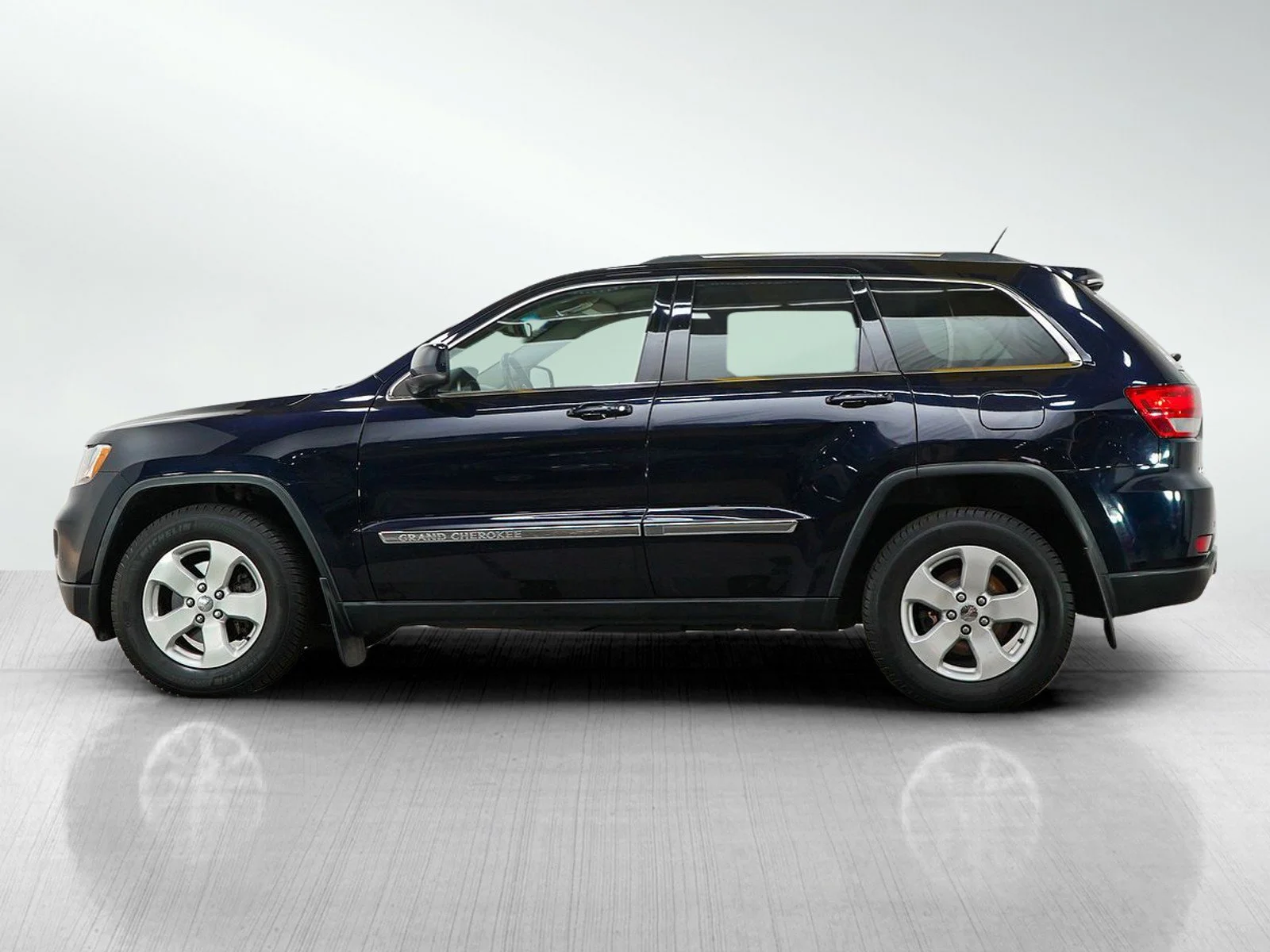 Used 2011 Jeep Grand Cherokee Laredo with VIN 1J4RR4GG9BC538134 for sale in White Bear Lake, Minnesota