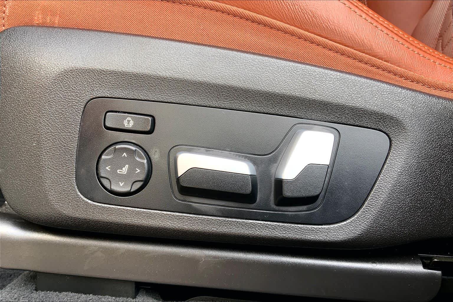 Used 2023 Brooklyn Grey Metallic BMW  image 34