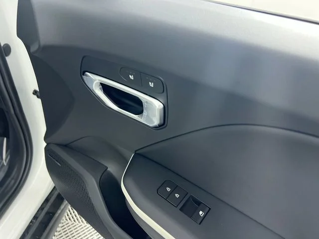 New 2026 Snow White Pearl Kia GT-Line image 32