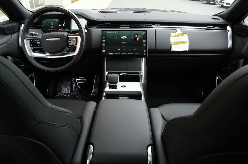 New 2026 Belgravia Green Land Rover SE image 9
