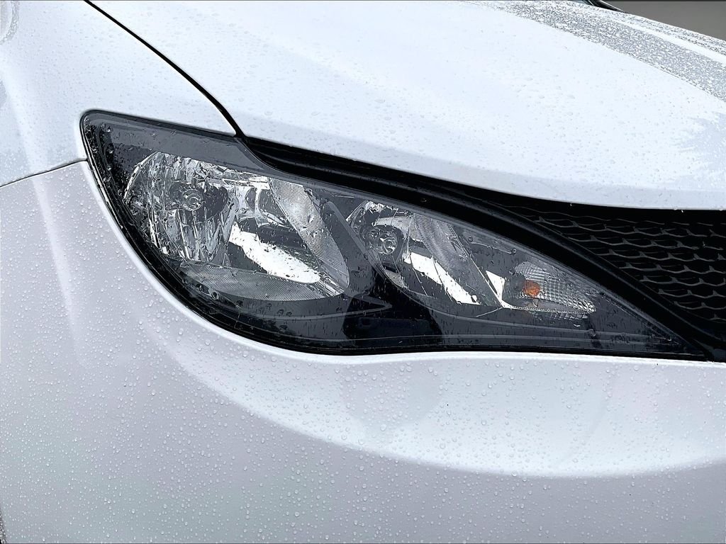 Used 2023 White Chrysler LX image 32