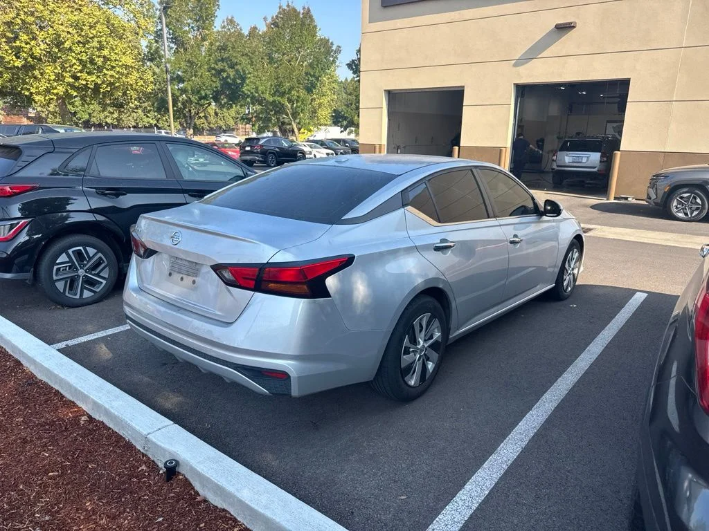 Used 2020 Silver Nissan 2.5 S image 4