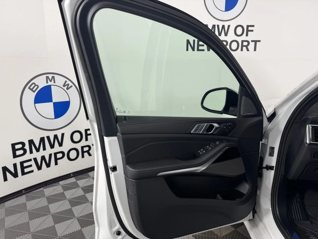 New 2027 Mineral White Metallic BMW xDrive40i image 17