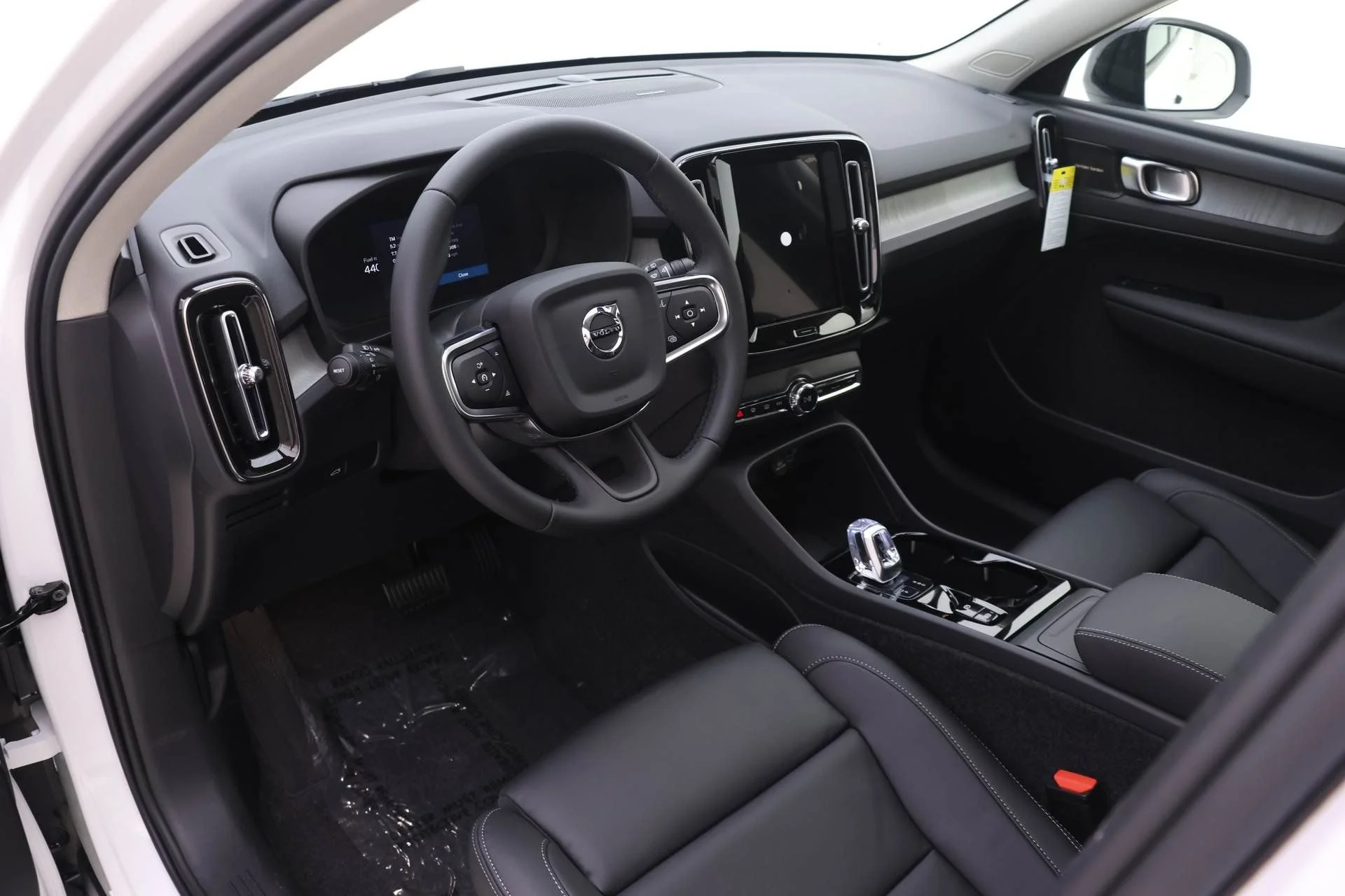 2025 Volvo XC40 Ultra - Photo 6