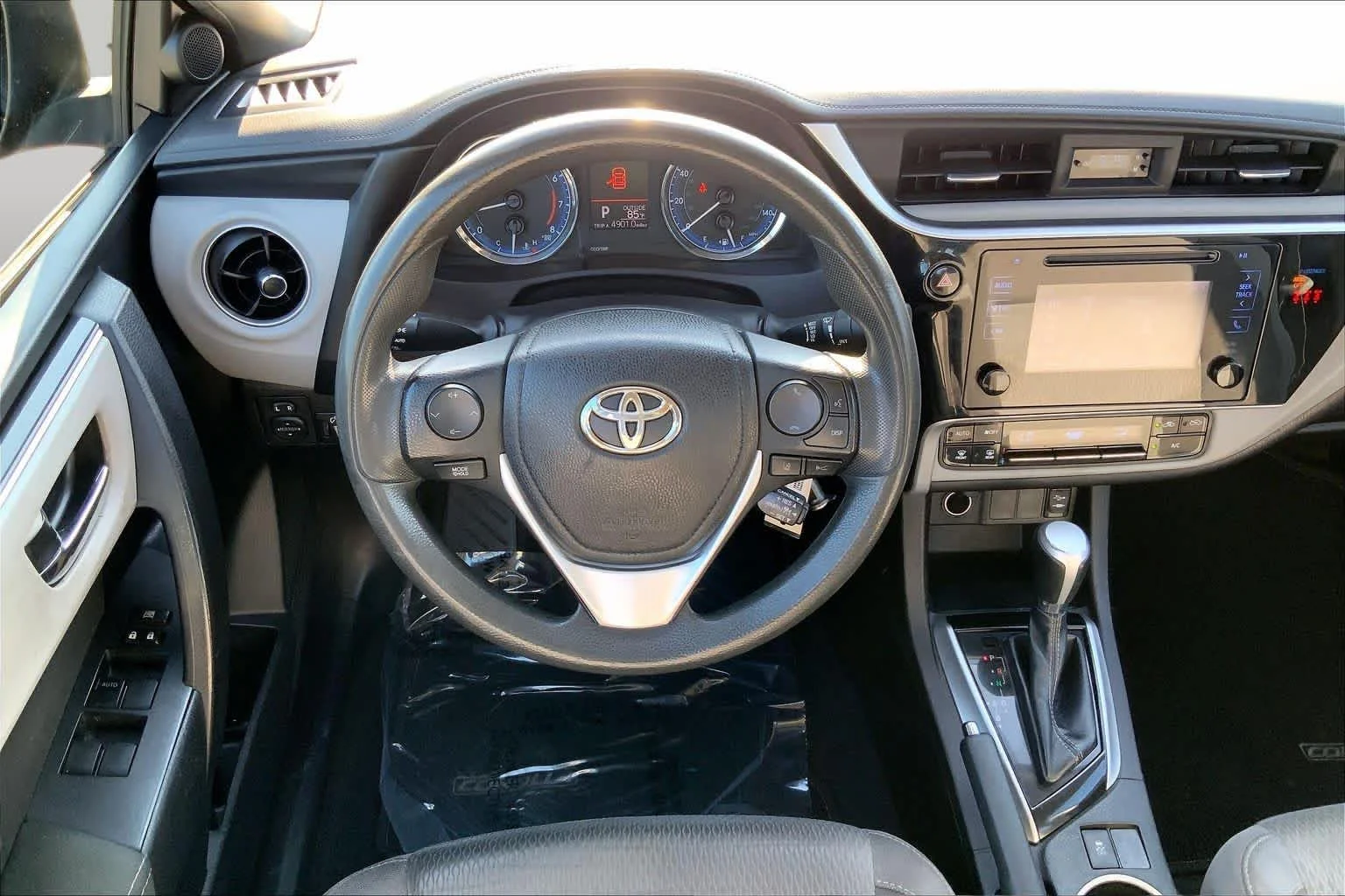 Used 2018 Black Sand Pearl Toyota L image 5
