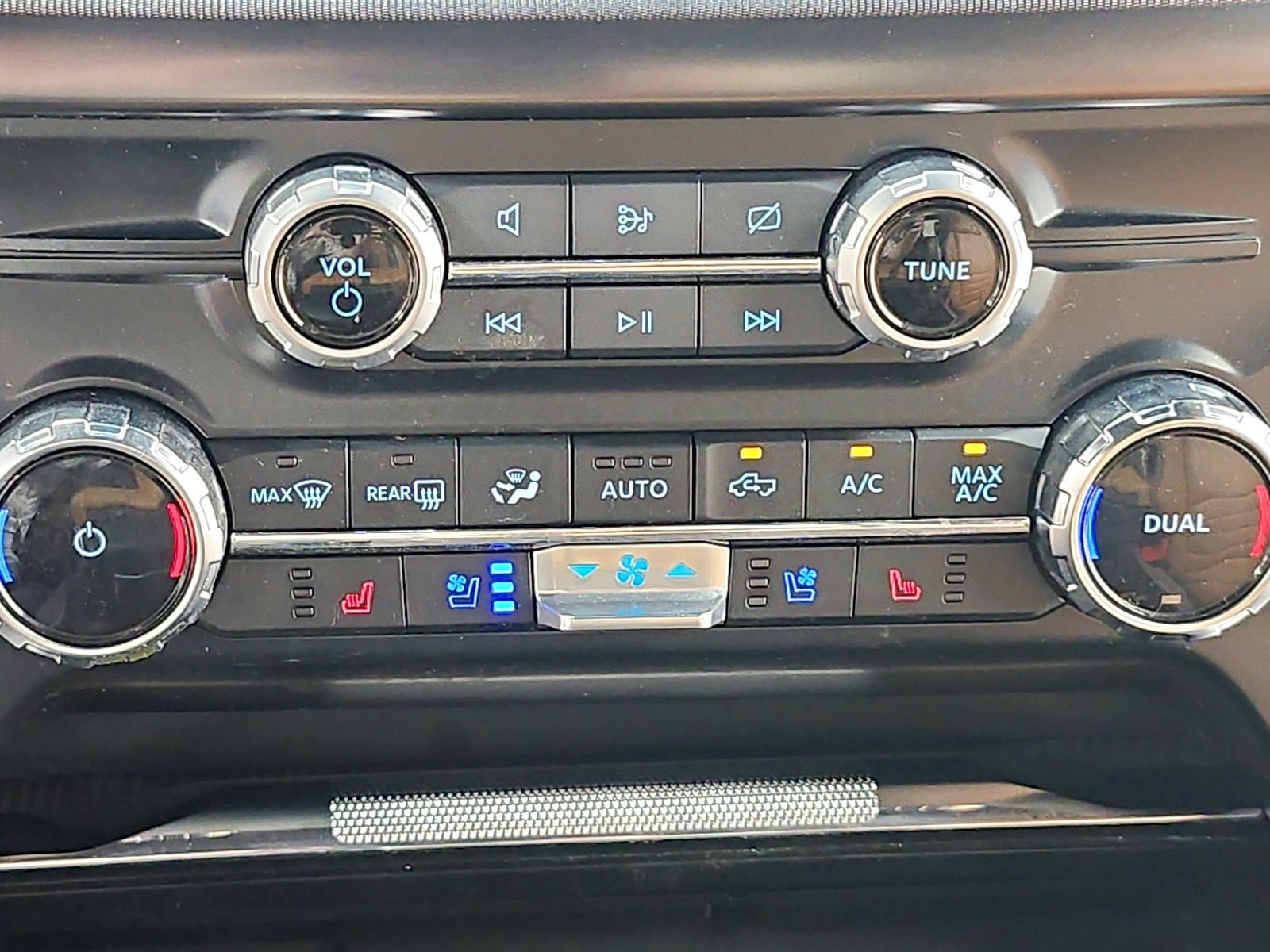 Used 2023 Azure / Gray Metallic Ford Platinum image 38