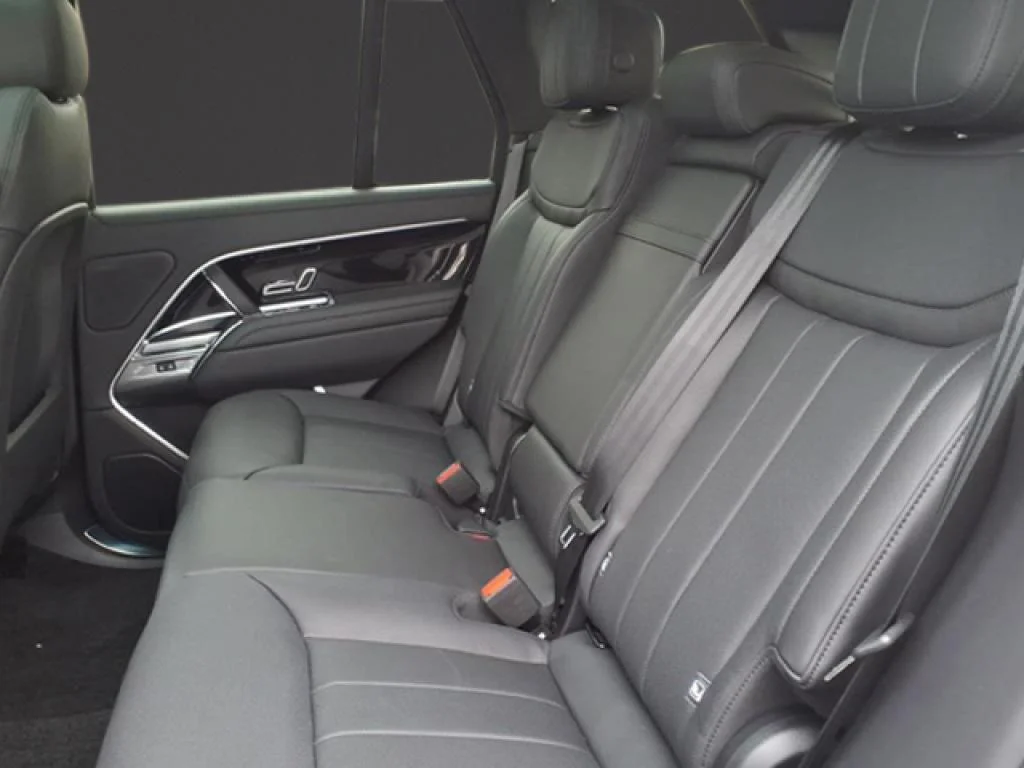 New 2025 Fuji White LAND ROVER SE image 4