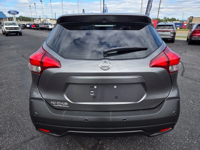Used 2020 Gray Nissan S image 7