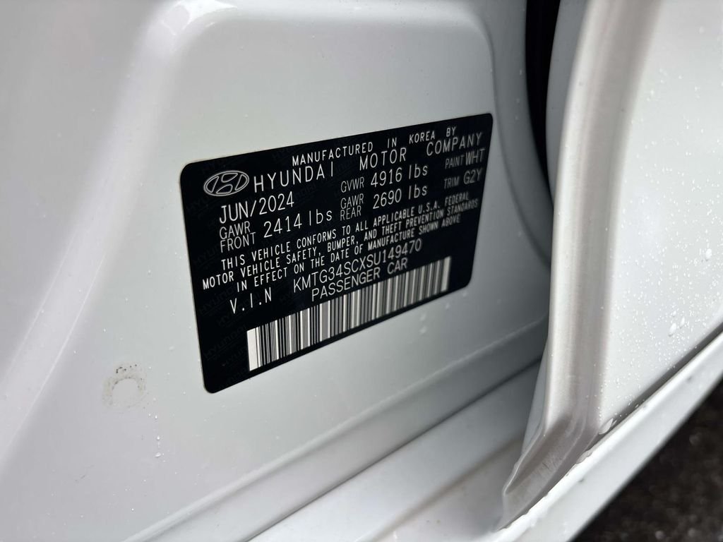 Used 2025 White Genesis 2.5T image 32