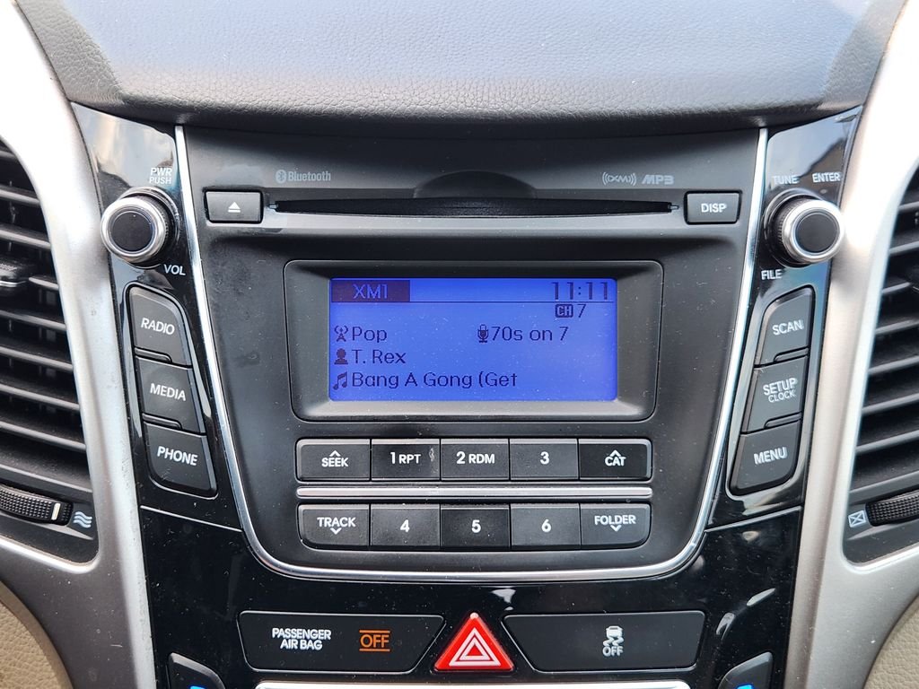 Used 2013 Black Noir Pearl Hyundai Base image 17