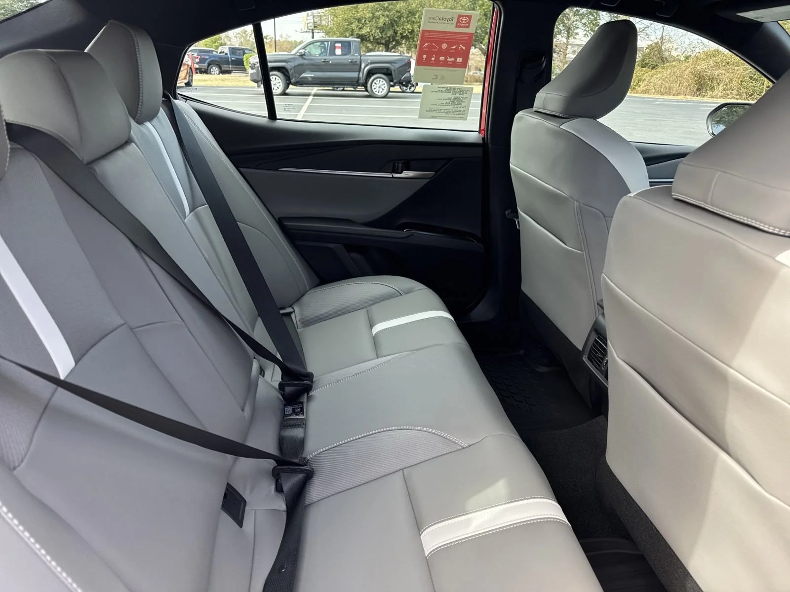 Used 2025  Toyota  image 27