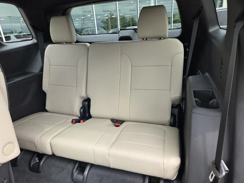 Used 2023 Iridescent Pearl Tricoat CHEVROLET AWD 4DR PREMIER image 14