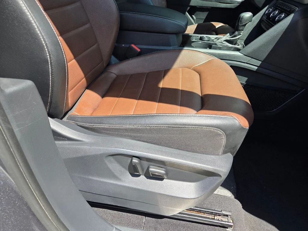 Certified Used 2021 Gray Volkswagen 2.0T SEL Premium image 30