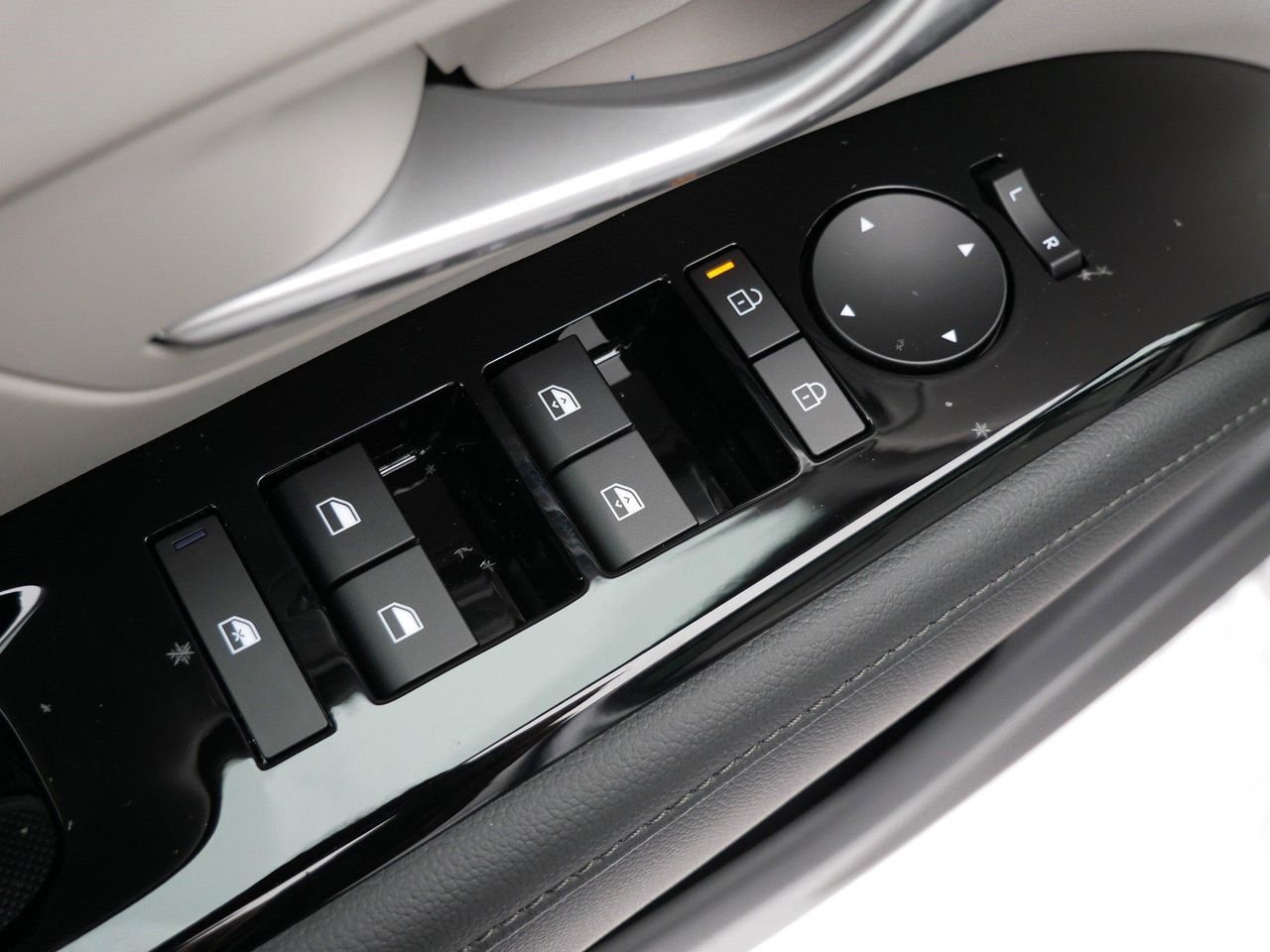 New 2026 Ecotronic Gray Hyundai Limited image 12