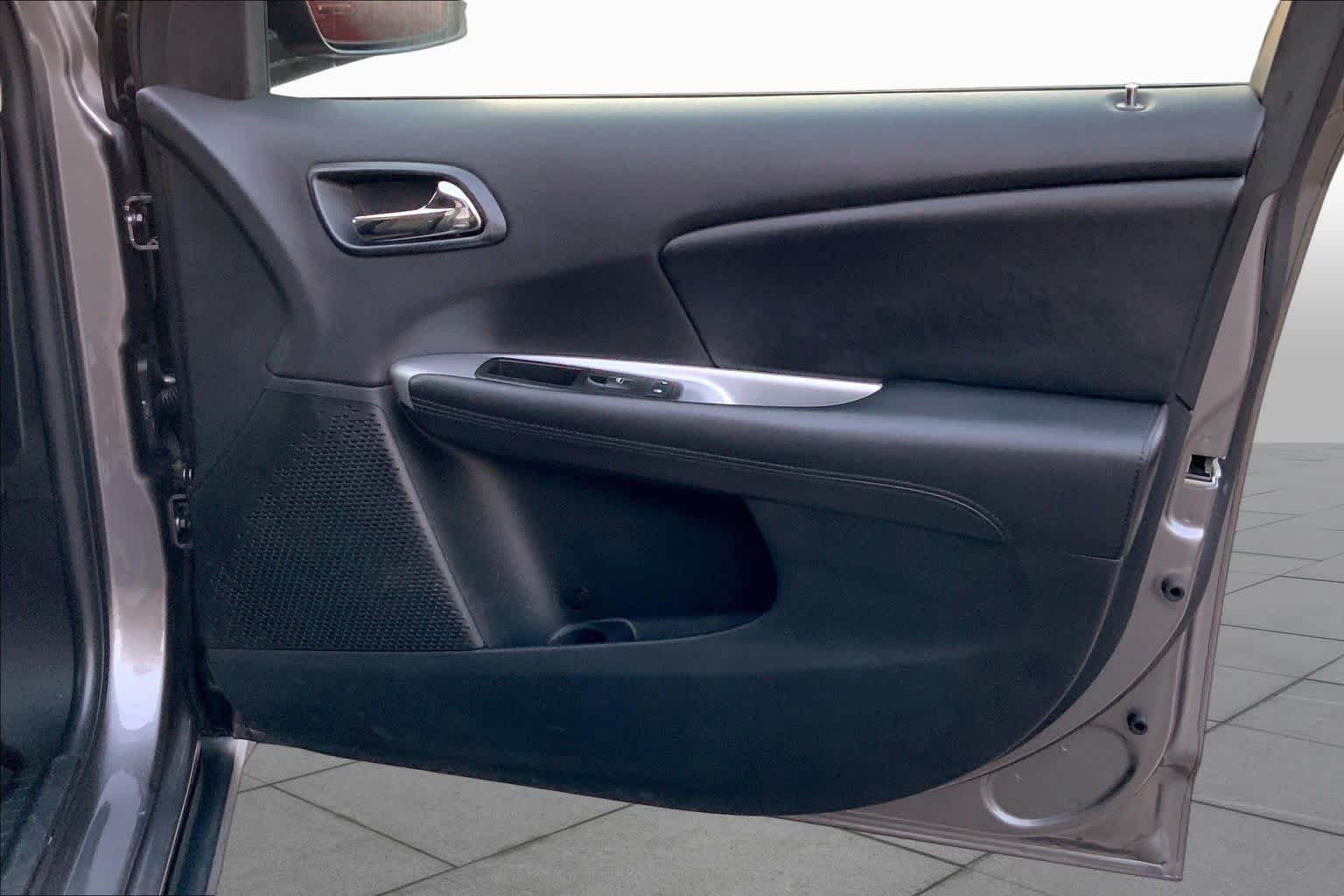 Used 2013 Storm Grey Pearl Dodge SXT image 21