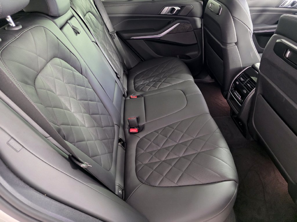 Used 2025 White BMW sDrive40i image 26