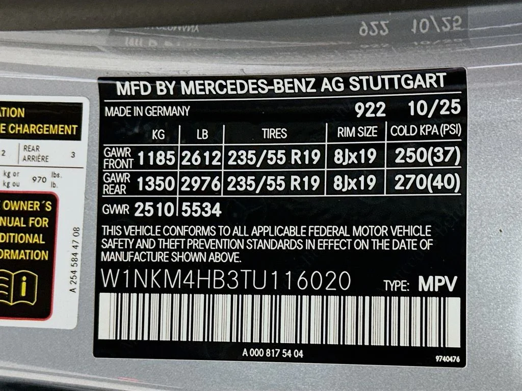 Used 2026 Gray Mercedes-Benz GLC 300 image 32