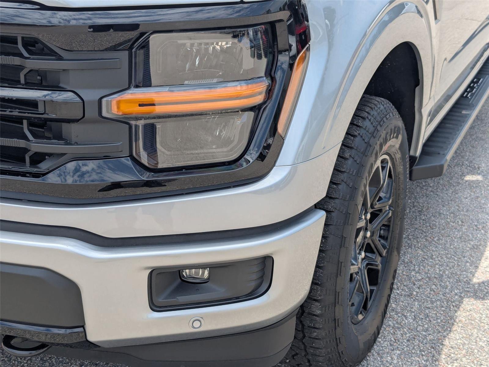 New 2026 Iconic Silver Metallic Ford XLT image 9