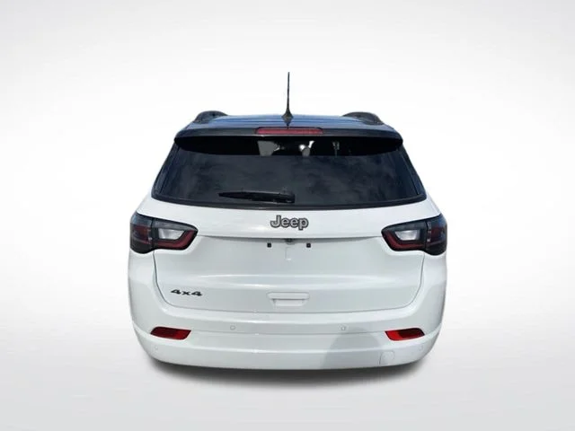 Used 2025 White Jeep Limited image 4