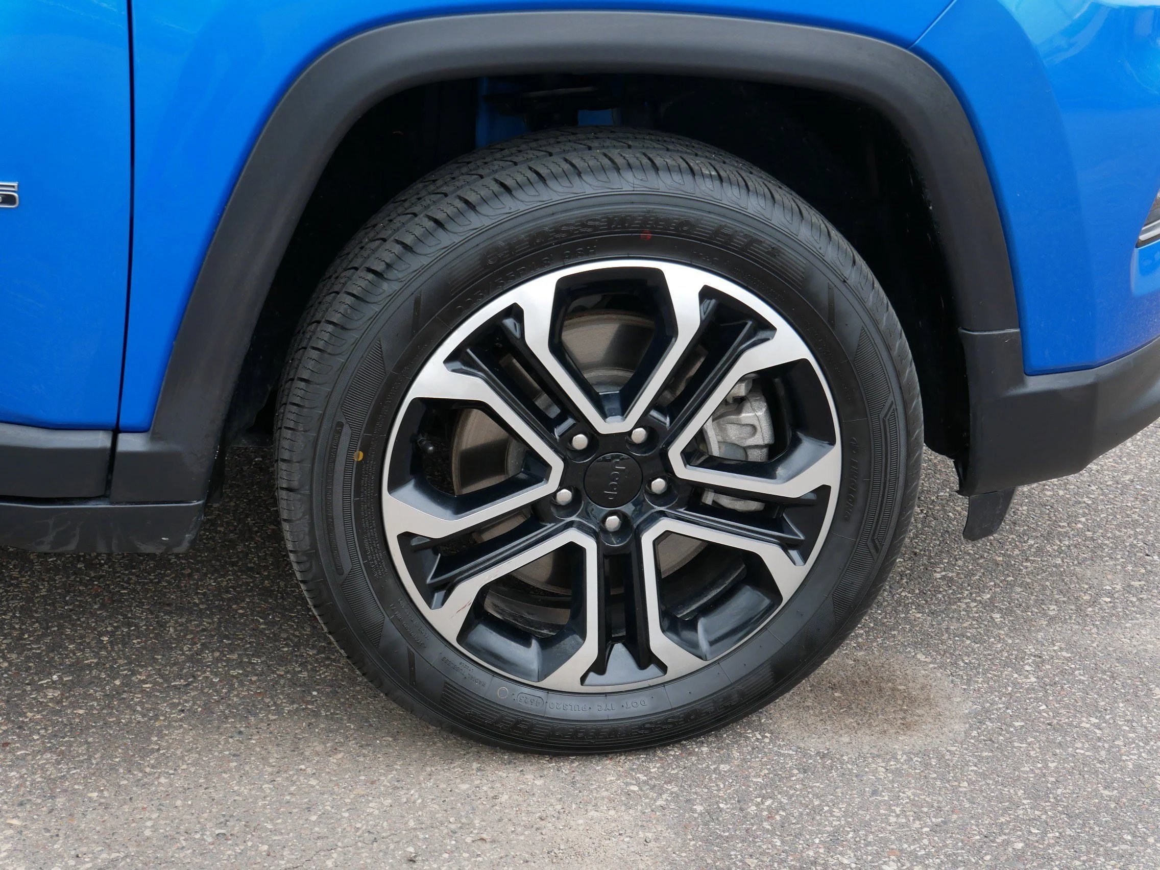 Certified Used 2024 Hydro Blue Pearlcoat Jeep Limited image 15