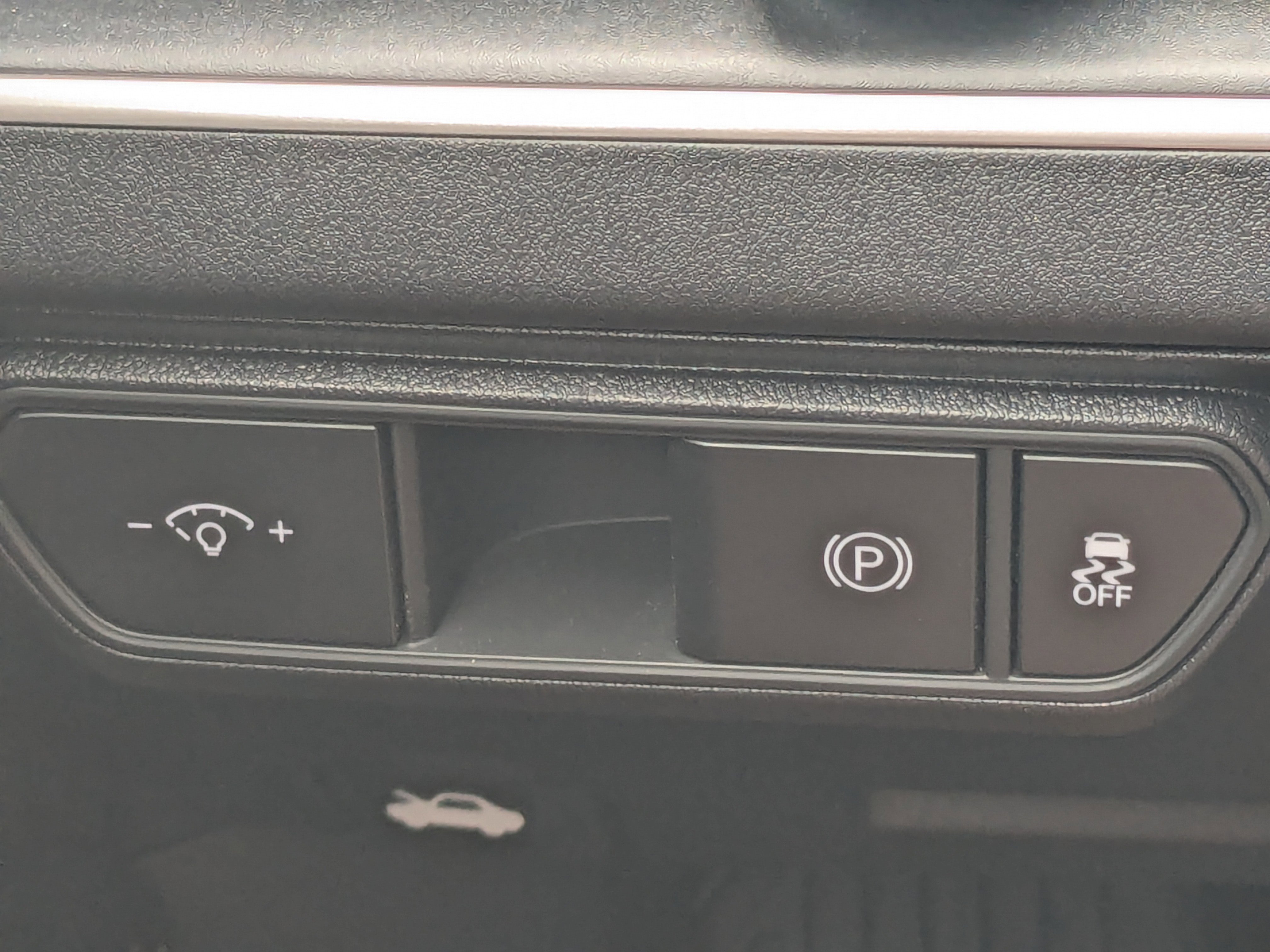 New 2026 Snow White Pearl Kia LX image 28