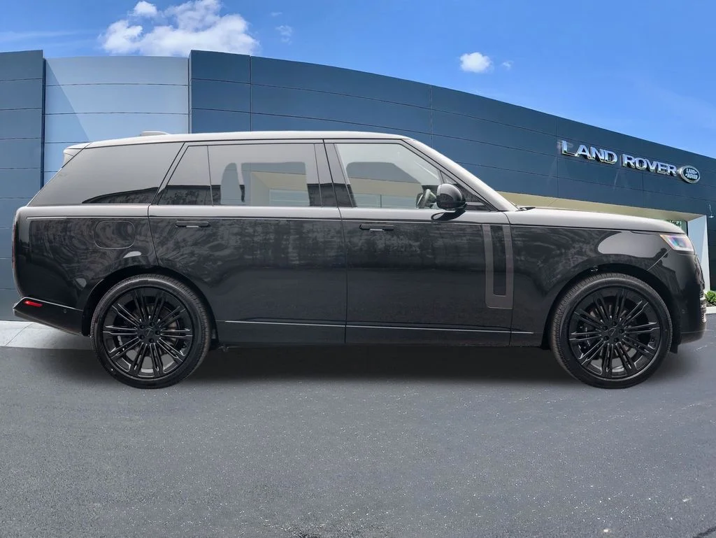 New 2026 Santorini Black Land Rover SE image 8