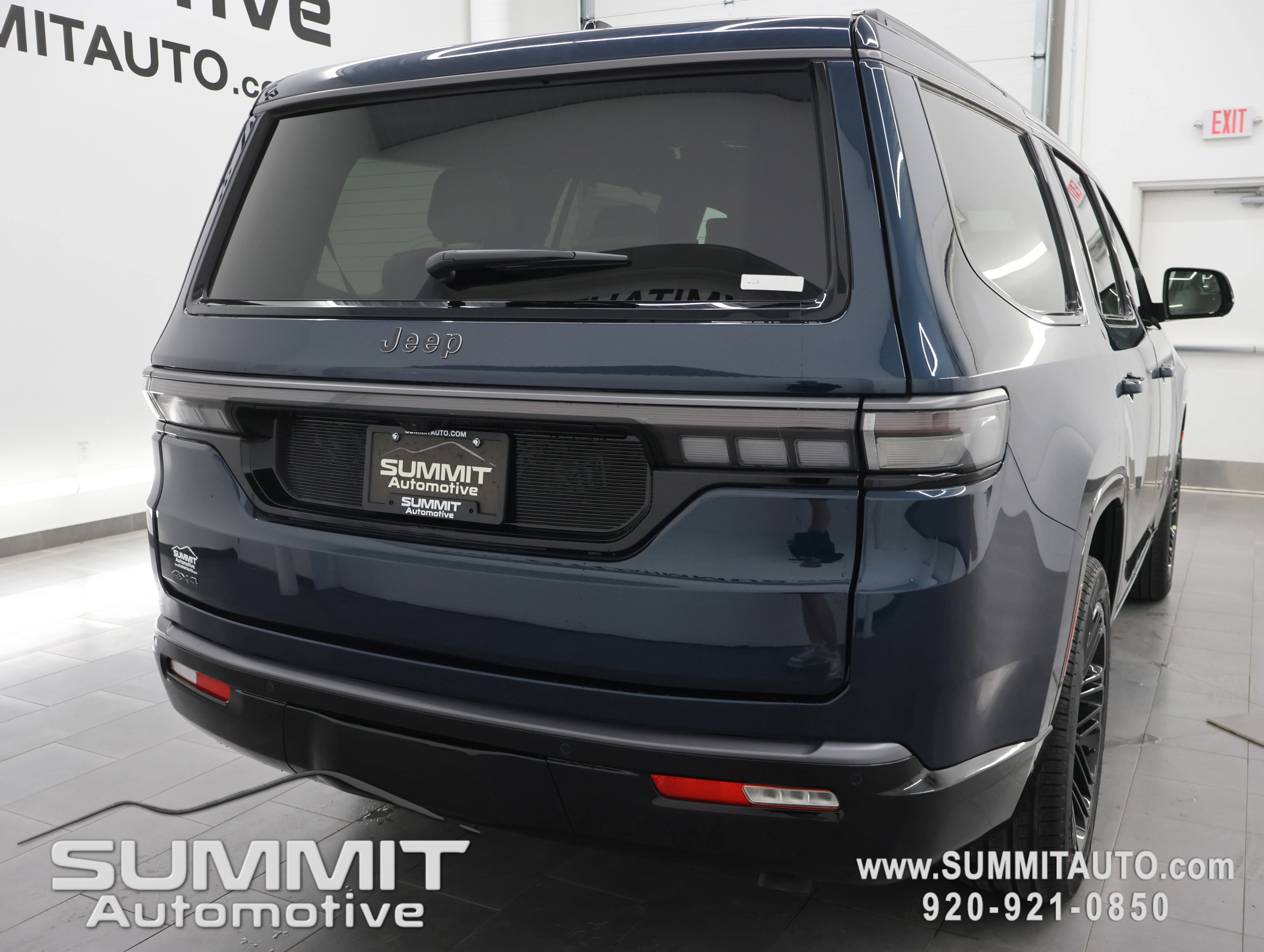 New 2026 Fathom Blue Pearl-Coat Exterior Paint (Late Availability) Jeep Limited Reserve image 4