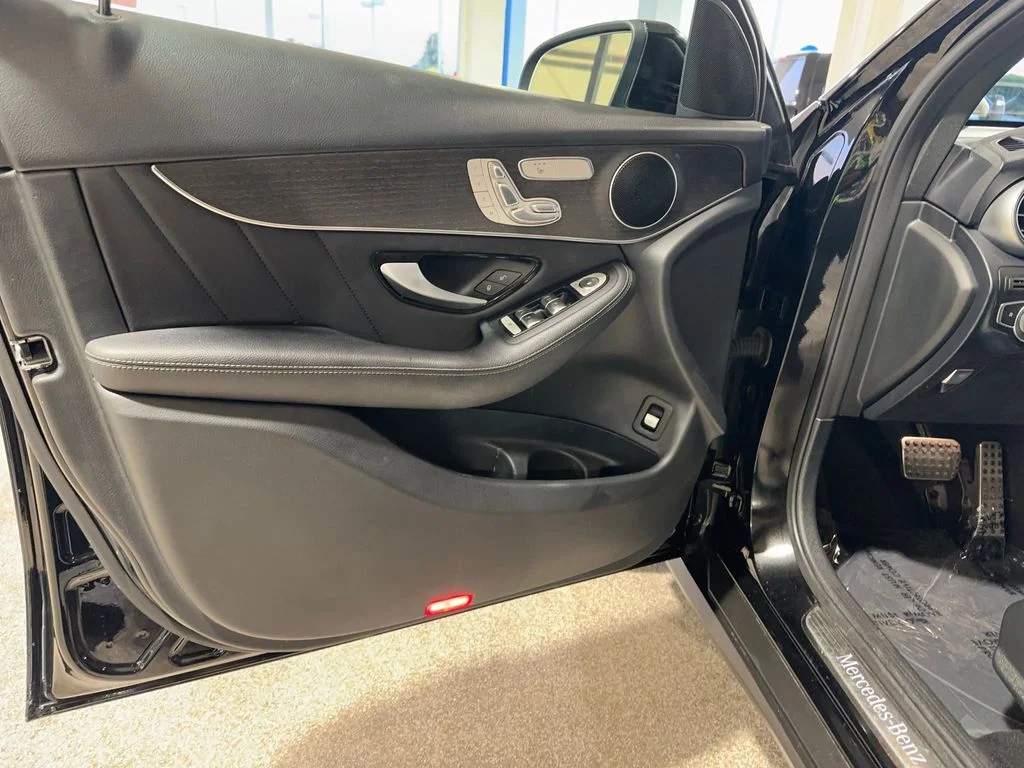2022 Mercedes-Benz GLC GLC300 - Photo 11