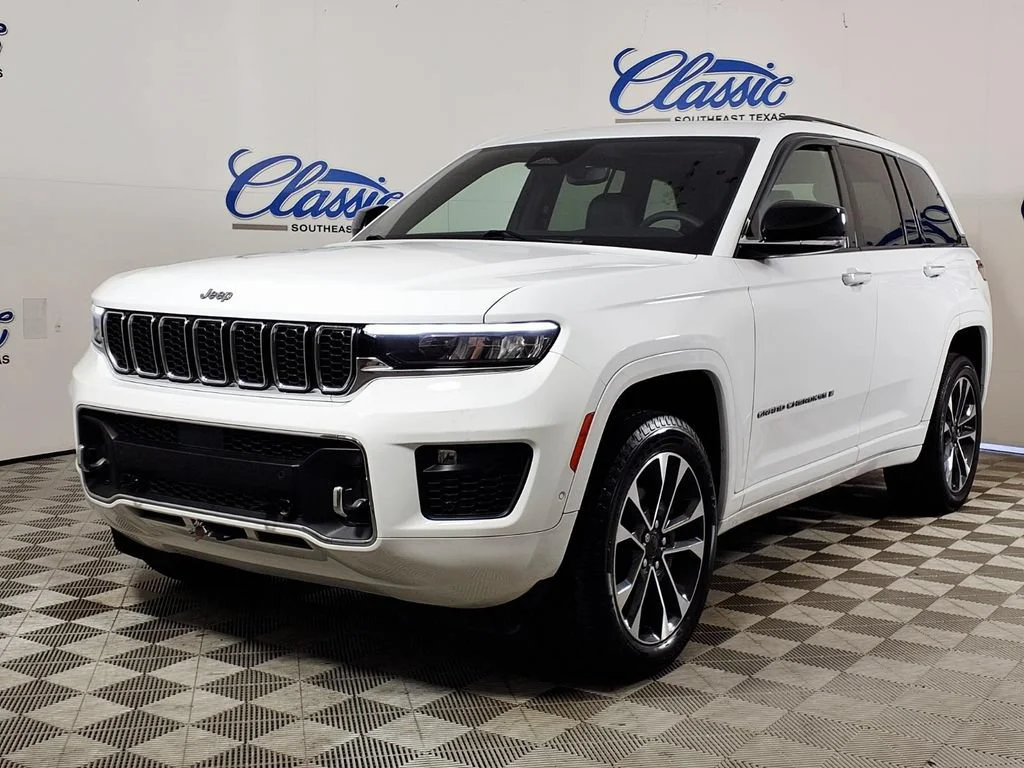 Used 2023 Bright White Cl Jeep Overland image 5