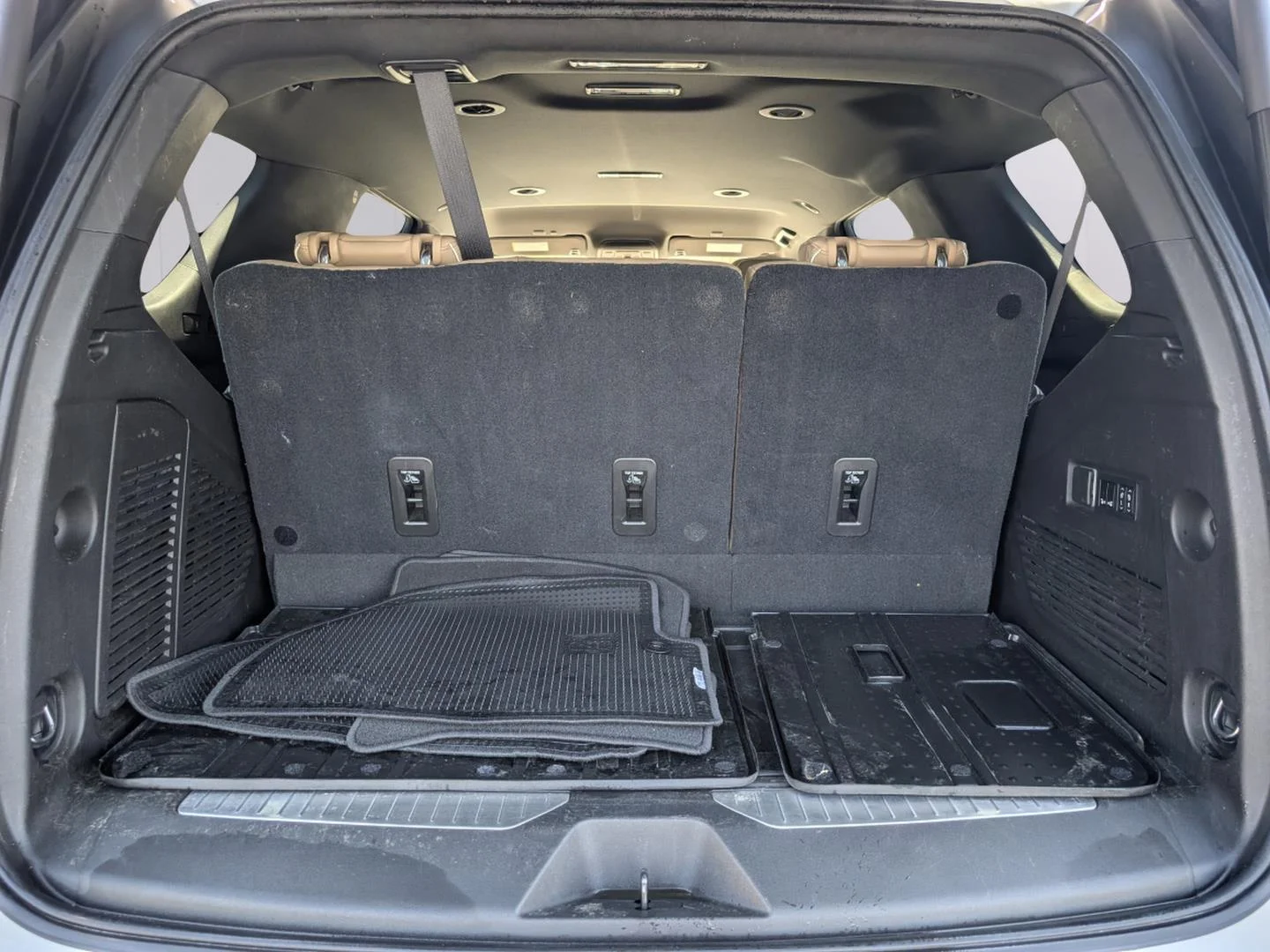 Used 2021 Iridescent Pearl Tricoat Chevrolet Premier image 34