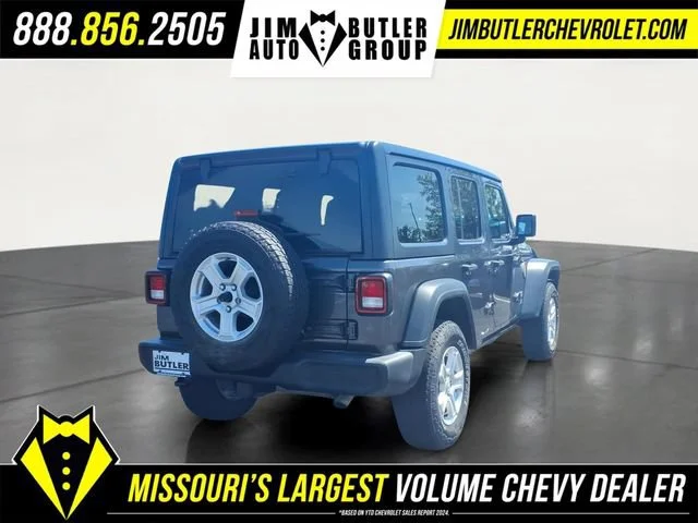 Used 2018  Jeep Sport S image 23