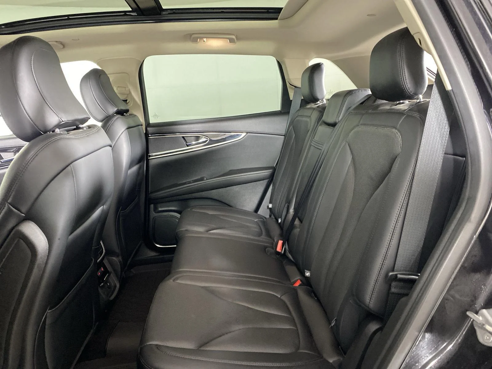 Used 2023 Infinite Black Lincoln Reserve image 28