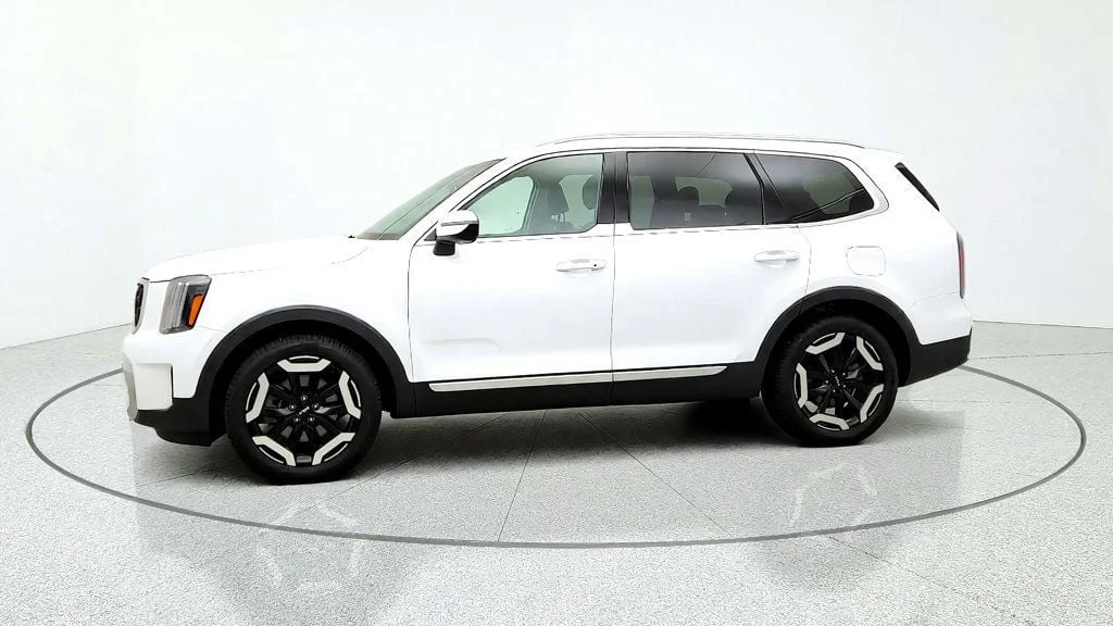Used 2024 Glacial White Pearl Kia EX FWD image 8