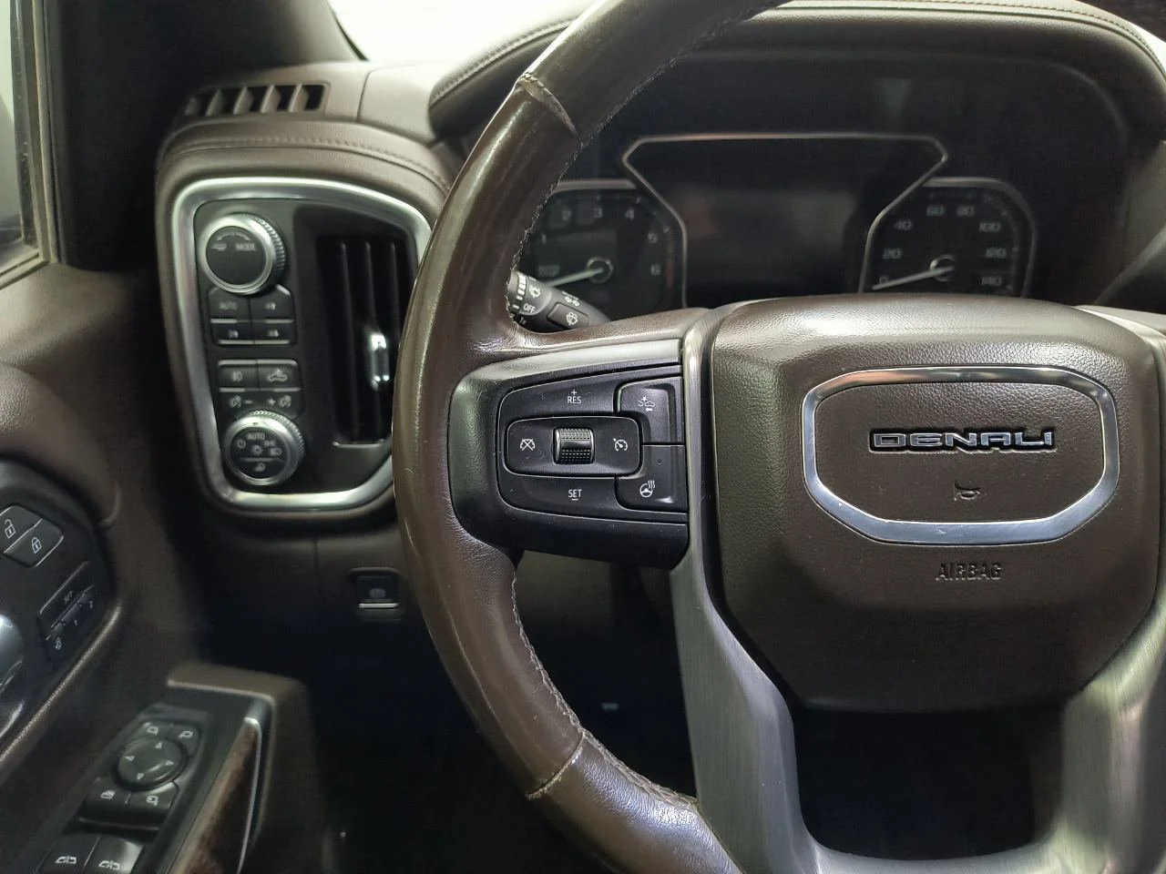 Used 2021 White Frost Tricoat GMC Denali image 18