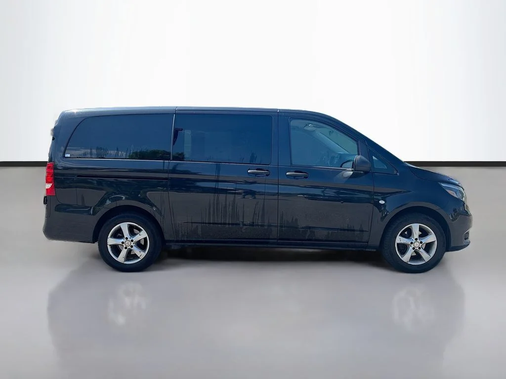 Used 2018  Mercedes-Benz Cargo image 2