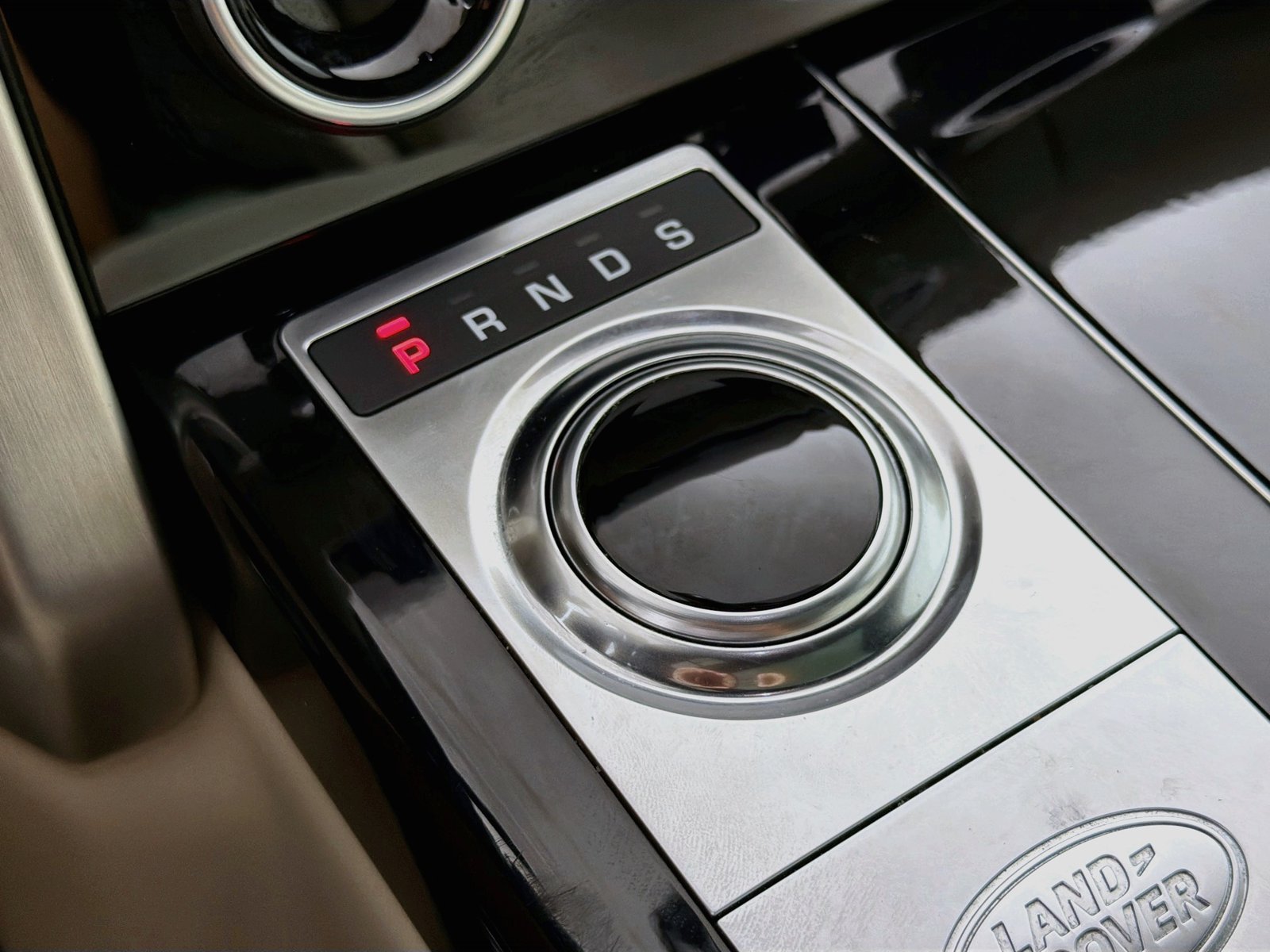Used 2022 Portofino Blue Metallic Land Rover  image 16