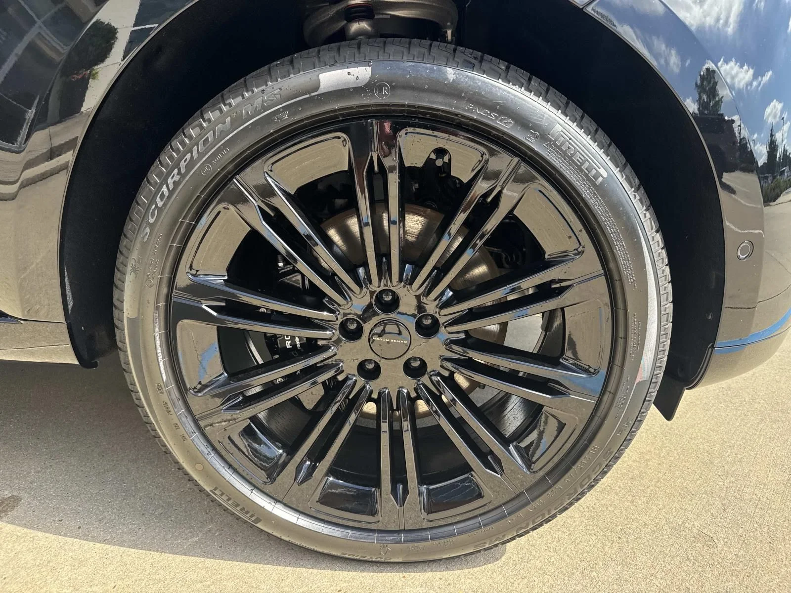 New 2026 Santorini Black Land Rover SE image 6